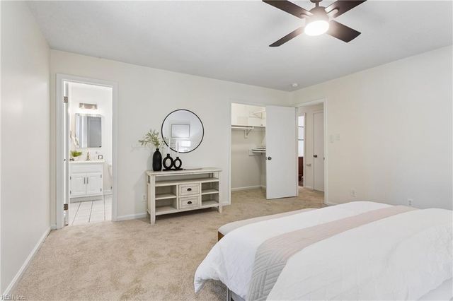 2 Sir Ralph LN, Poquoson, VA 23662