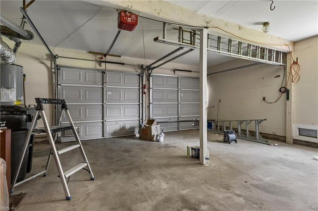 2 Sir Ralph LN, Poquoson, VA 23662