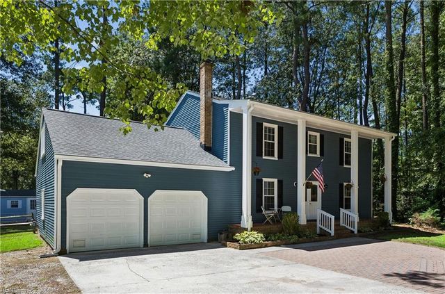2 Sir Ralph LN, Poquoson, VA 23662