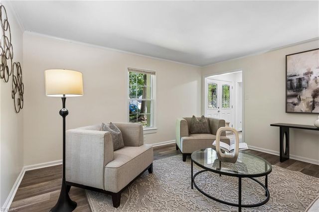 2 Sir Ralph LN, Poquoson, VA 23662