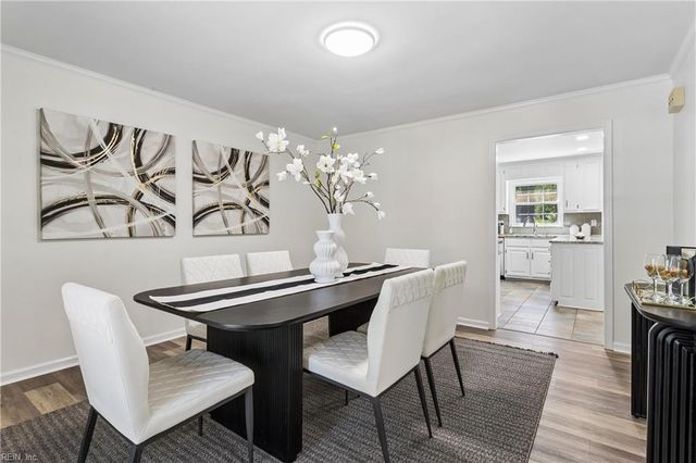 2 Sir Ralph LN, Poquoson, VA 23662