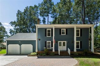 2 Sir Ralph LN, Poquoson, VA 23662