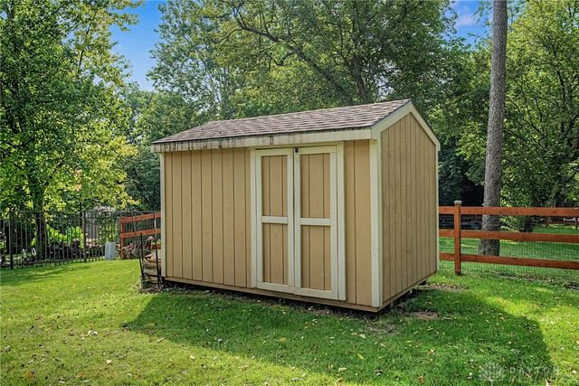 7700 N Winding Way, Tipp City, OH 45371