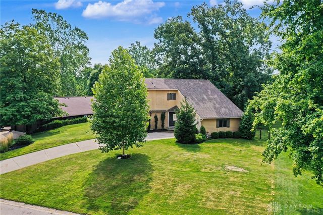 7700 N Winding Way, Tipp City, OH 45371