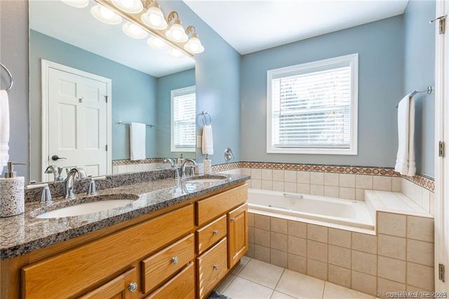 11 Squantz View Drive, New Fairfield, CT 06812