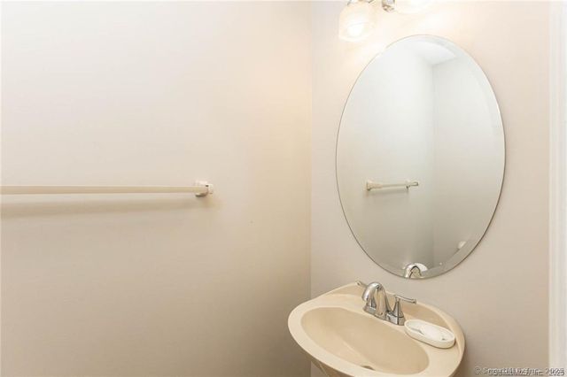 11 Squantz View Drive, New Fairfield, CT 06812