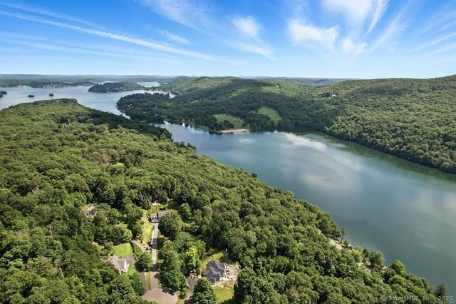 11 Squantz View Drive, New Fairfield, CT 06812