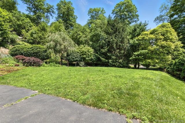 11 Squantz View Drive, New Fairfield, CT 06812