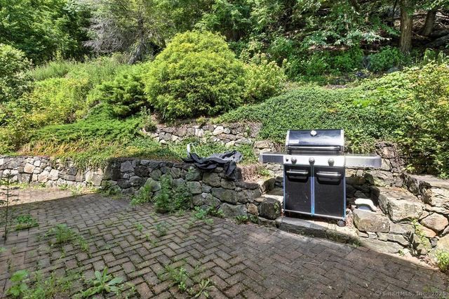 11 Squantz View Drive, New Fairfield, CT 06812