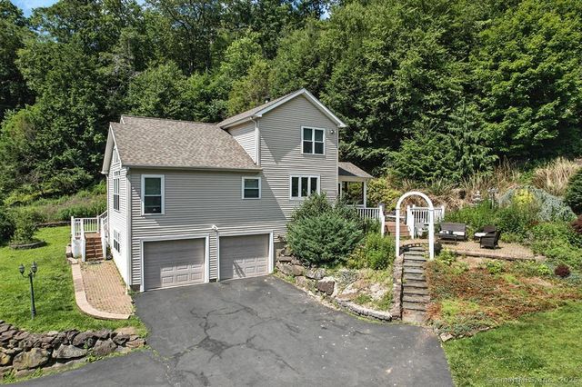 11 Squantz View Drive, New Fairfield, CT 06812