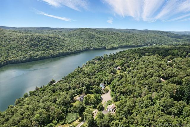 11 Squantz View Drive, New Fairfield, CT 06812