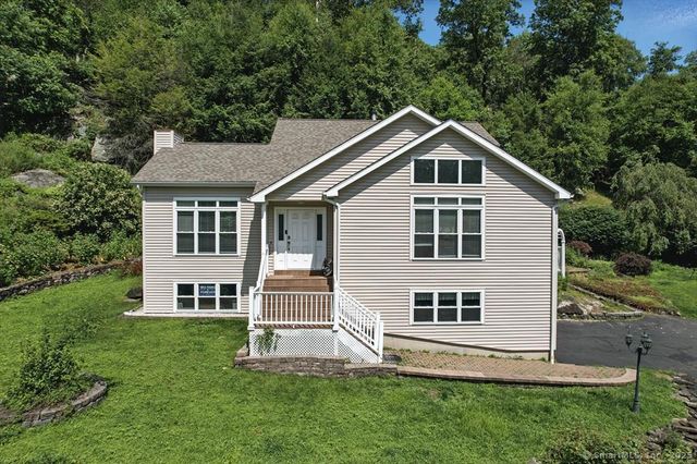 11 Squantz View Drive, New Fairfield, CT 06812