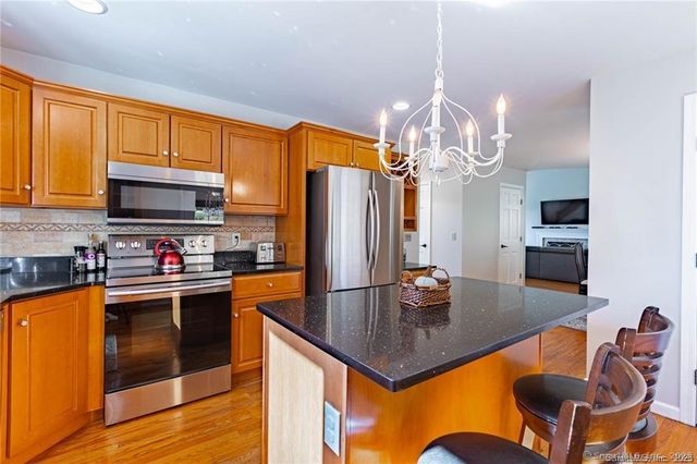 11 Squantz View Drive, New Fairfield, CT 06812