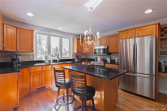 11 Squantz View Drive, New Fairfield, CT 06812