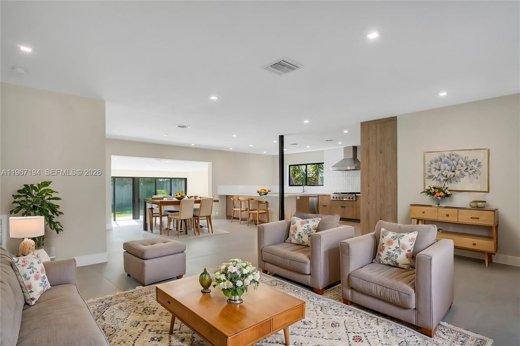 910 W 47th Ct, Miami Beach, FL 33140