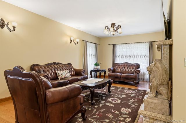 225 Old Willets Path, Smithtown, NY 11787