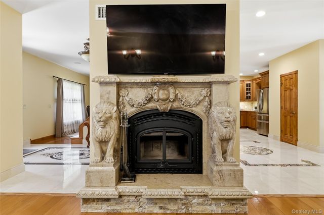 225 Old Willets Path, Smithtown, NY 11787