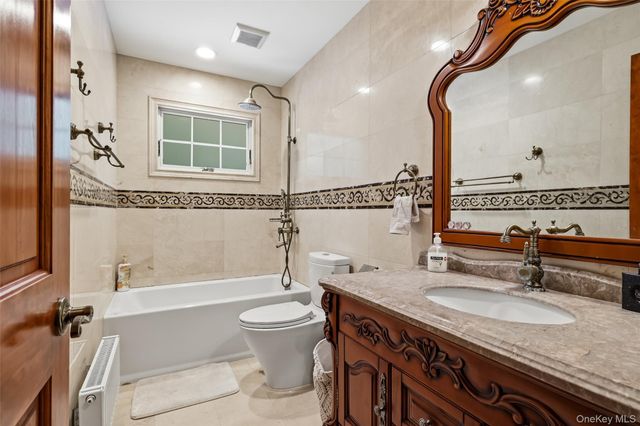225 Old Willets Path, Smithtown, NY 11787
