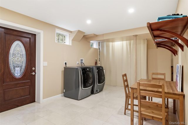 225 Old Willets Path, Smithtown, NY 11787
