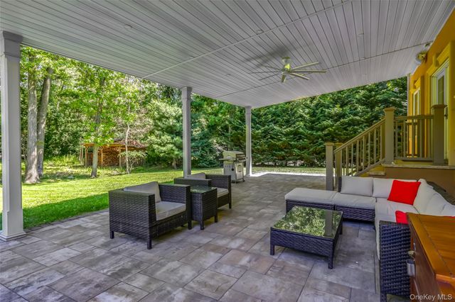 225 Old Willets Path, Smithtown, NY 11787