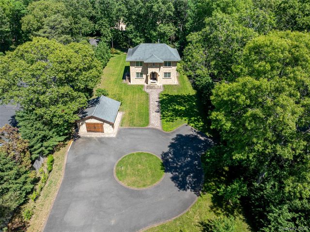 225 Old Willets Path, Smithtown, NY 11787