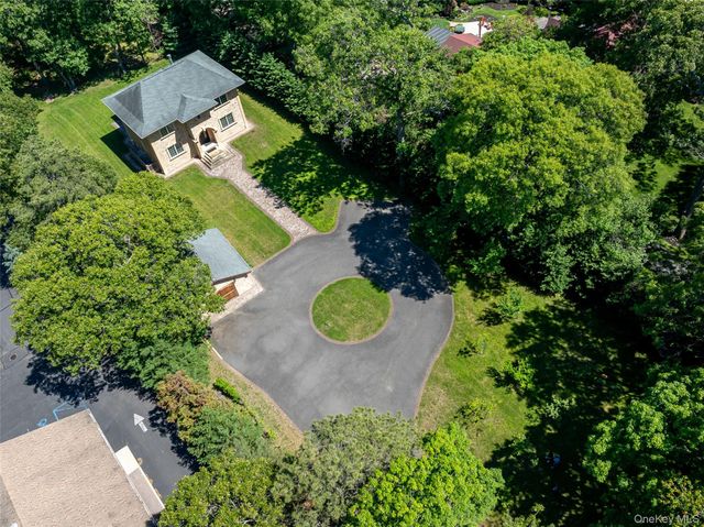 225 Old Willets Path, Smithtown, NY 11787