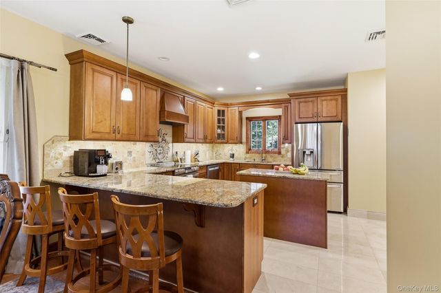 225 Old Willets Path, Smithtown, NY 11787