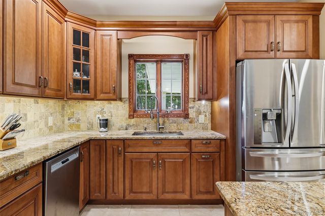 225 Old Willets Path, Smithtown, NY 11787