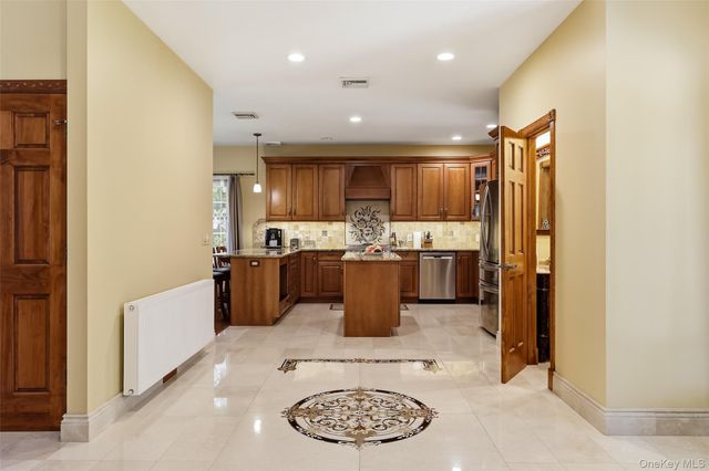 225 Old Willets Path, Smithtown, NY 11787