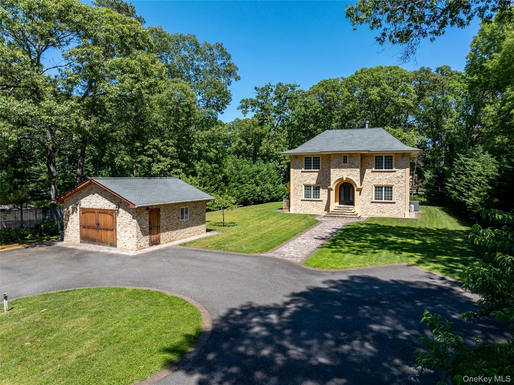 225 Old Willets Path, Smithtown, NY 11787