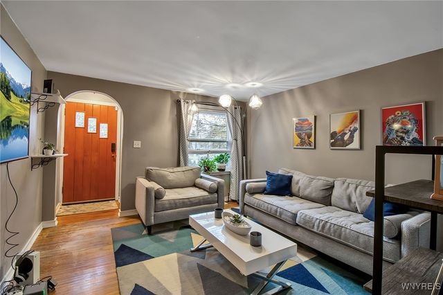 19 Crestwood Place, Cheektowaga, NY 14225