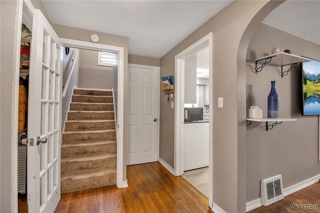 19 Crestwood Place, Cheektowaga, NY 14225