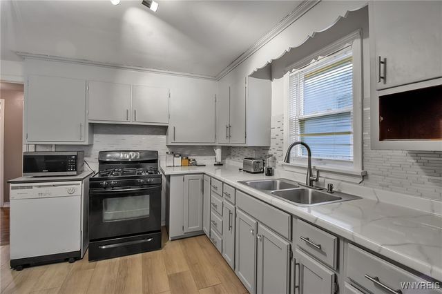 19 Crestwood Place, Cheektowaga, NY 14225