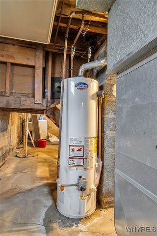 19 Crestwood Place, Cheektowaga, NY 14225