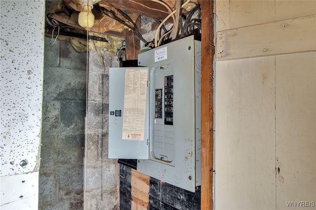 19 Crestwood Place, Cheektowaga, NY 14225