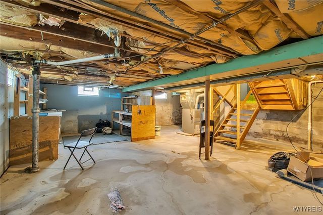 19 Crestwood Place, Cheektowaga, NY 14225