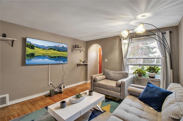 19 Crestwood Place, Cheektowaga, NY 14225