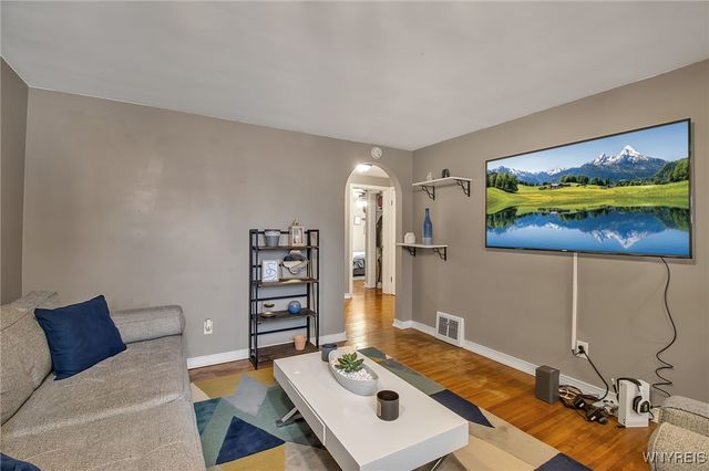 19 Crestwood Place, Cheektowaga, NY 14225