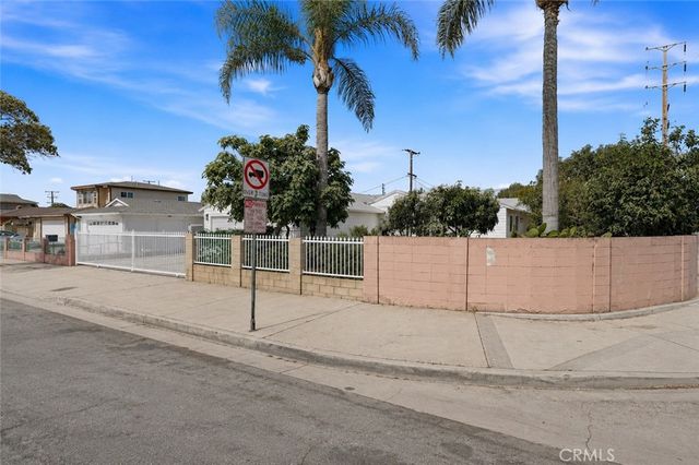 4318 W Mcfadden Avenue, Santa Ana, CA 92704