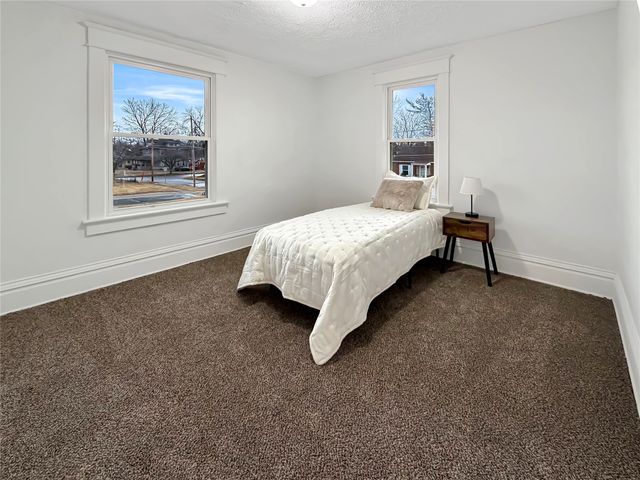 2906 Cambridge Street, Des Moines, IA 50313