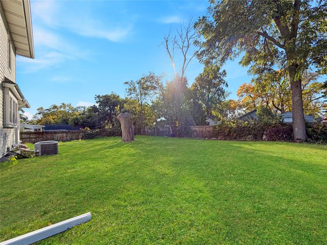 2906 Cambridge Street, Des Moines, IA 50313