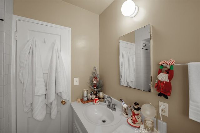 833 N Lacy Street, Santa Ana, CA 92701