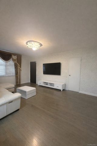 135-02 Jewel Avenue A, Flushing, NY 11367