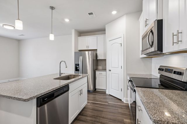 738 Prairie View Dr, Columbia, TN 38401