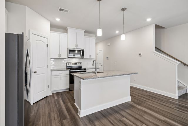 738 Prairie View Dr, Columbia, TN 38401