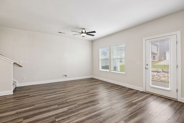 738 Prairie View Dr, Columbia, TN 38401