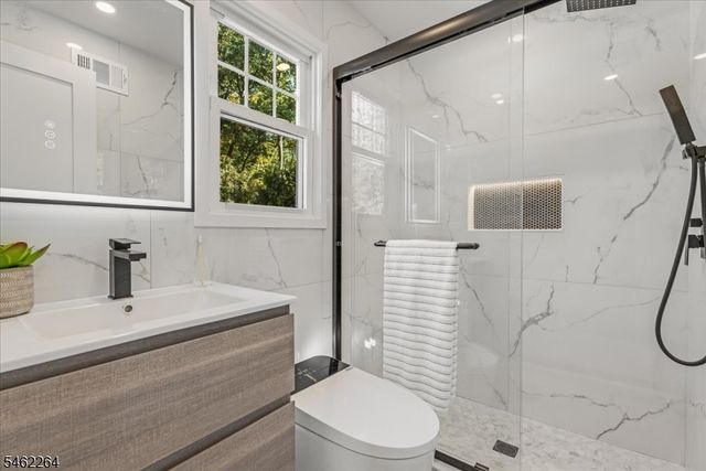 657 Martense Ave, Teaneck Twp., NJ 07666