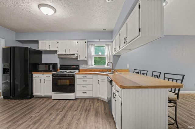441 N Oakland Avenue, Mishawaka, IN 46544