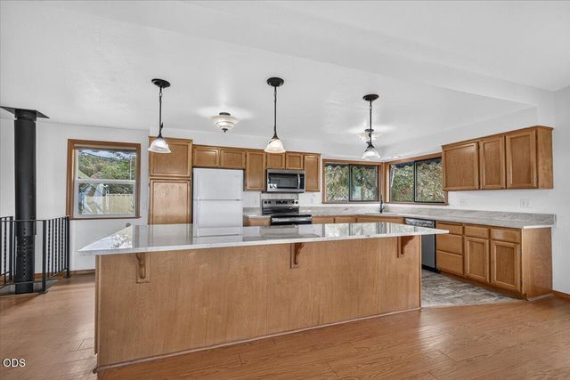 7065 Monte Vista Court, Eagle Point, OR 97524