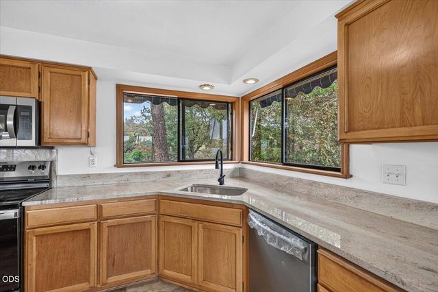 7065 Monte Vista Court, Eagle Point, OR 97524